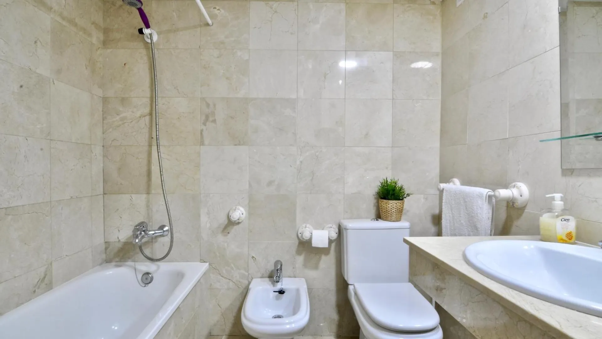Apartamento Las Camelias ベナルマデナ アパート